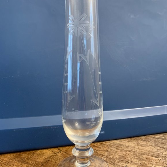 VINTAGE CRYSTAL CLEAR BUD VASE ETCHED FOOTED CUT EDGE FLOWERS #505 - Picture 1 of 4